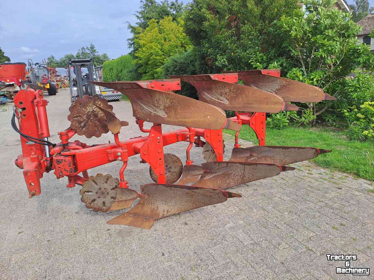 Ploegen Niemeyer Delta 3-200 wentel ploeg