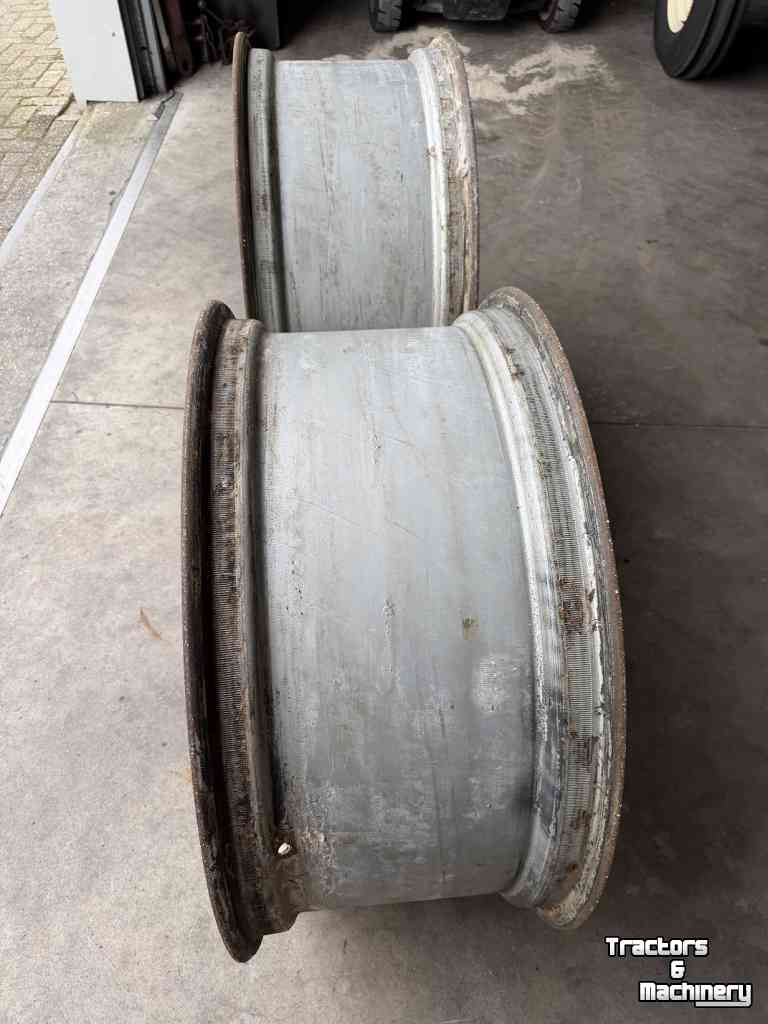 Wielen, Banden, Velgen & Afstandsringen Case-IH set velgen 15w x 34