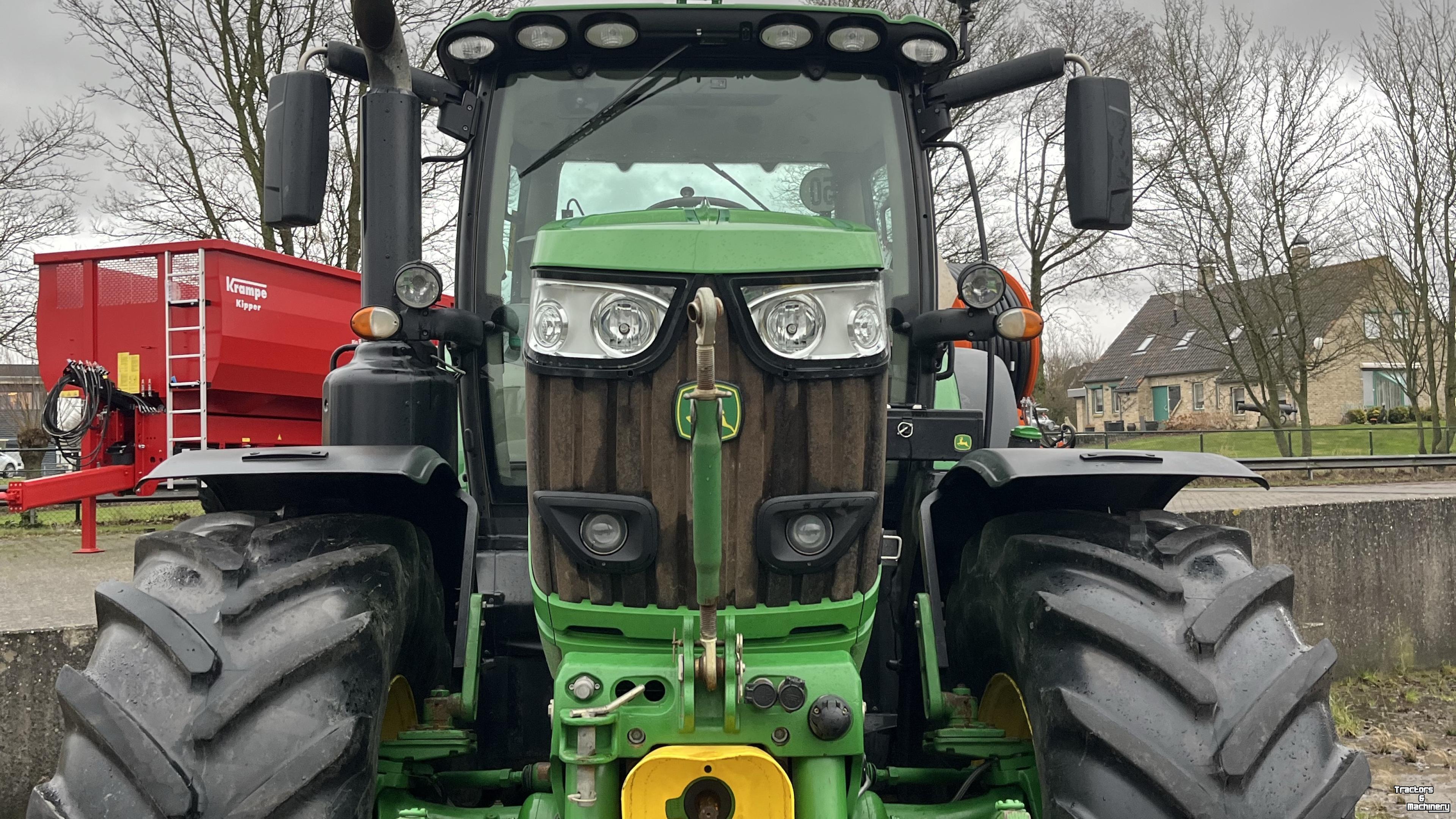 Tractor / Trekker John Deere 6215R