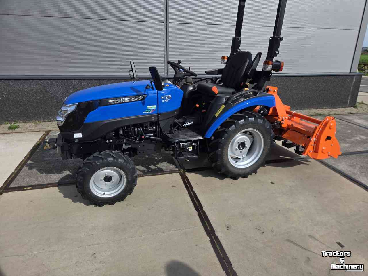 Compact tractor Solis H26 Hydrostaat met GRATIS frees of klepelmaaier