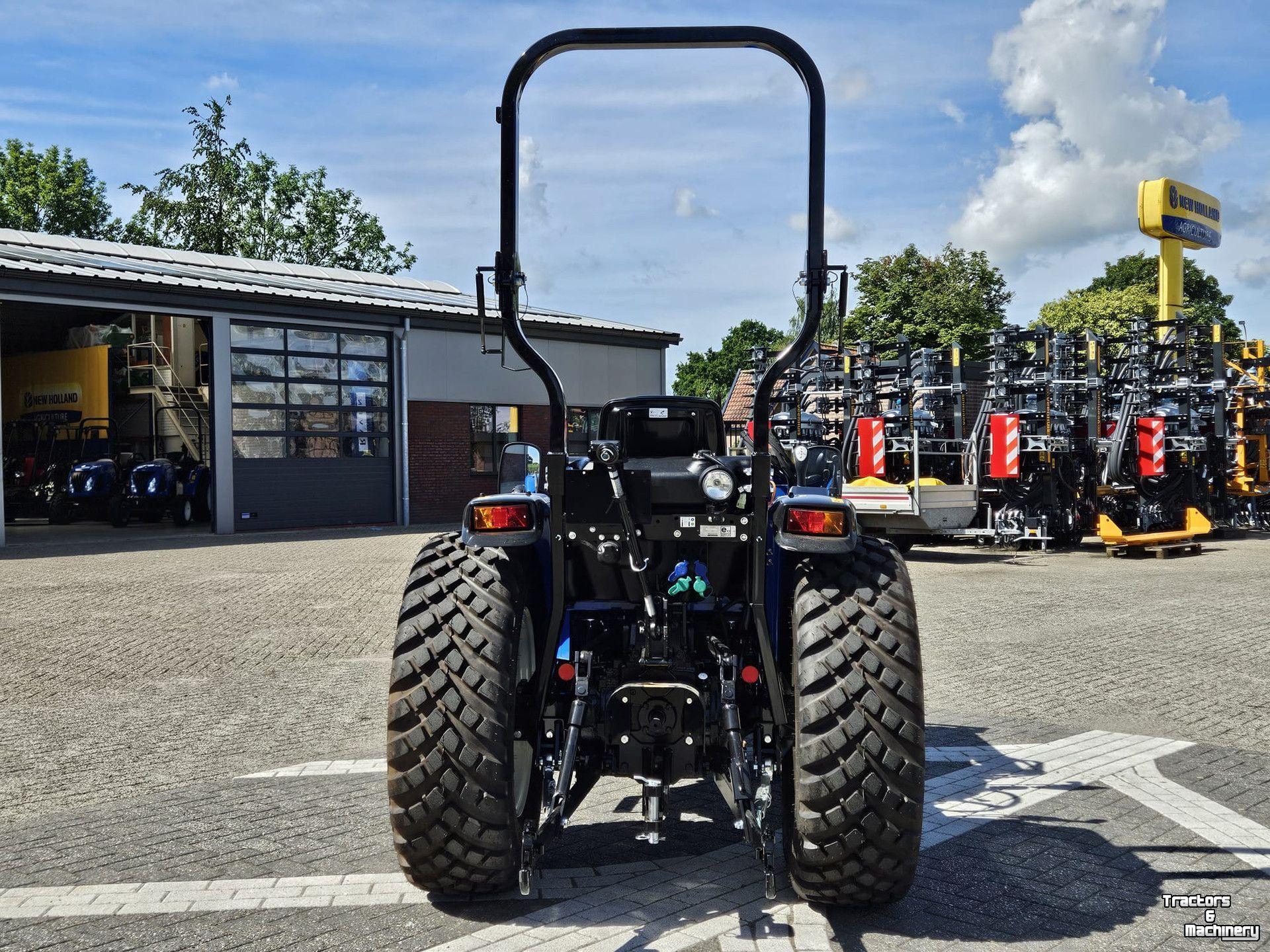 Smalspoor tractor New Holland Boomer 55 HST met voorlader