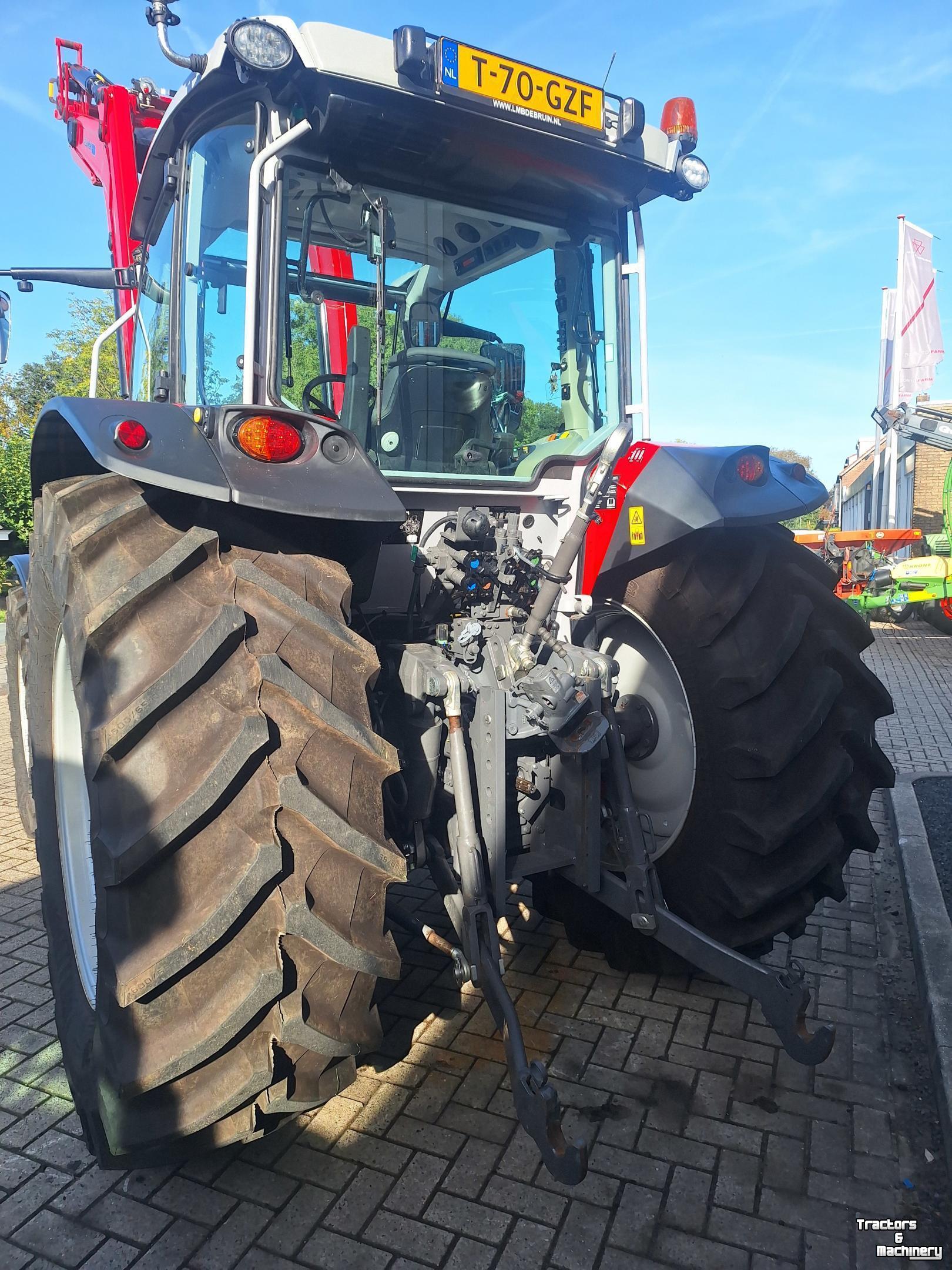 Tractor / Trekker Massey Ferguson 5M125 DYNA4 met FL4121