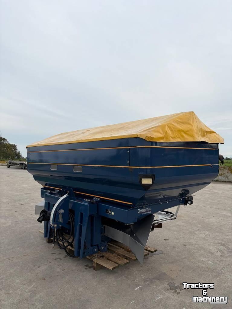 Kunstmeststrooier Bogballe M2W D Kunstmeststrooier