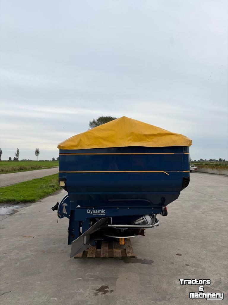 Kunstmeststrooier Bogballe M2W D Kunstmeststrooier