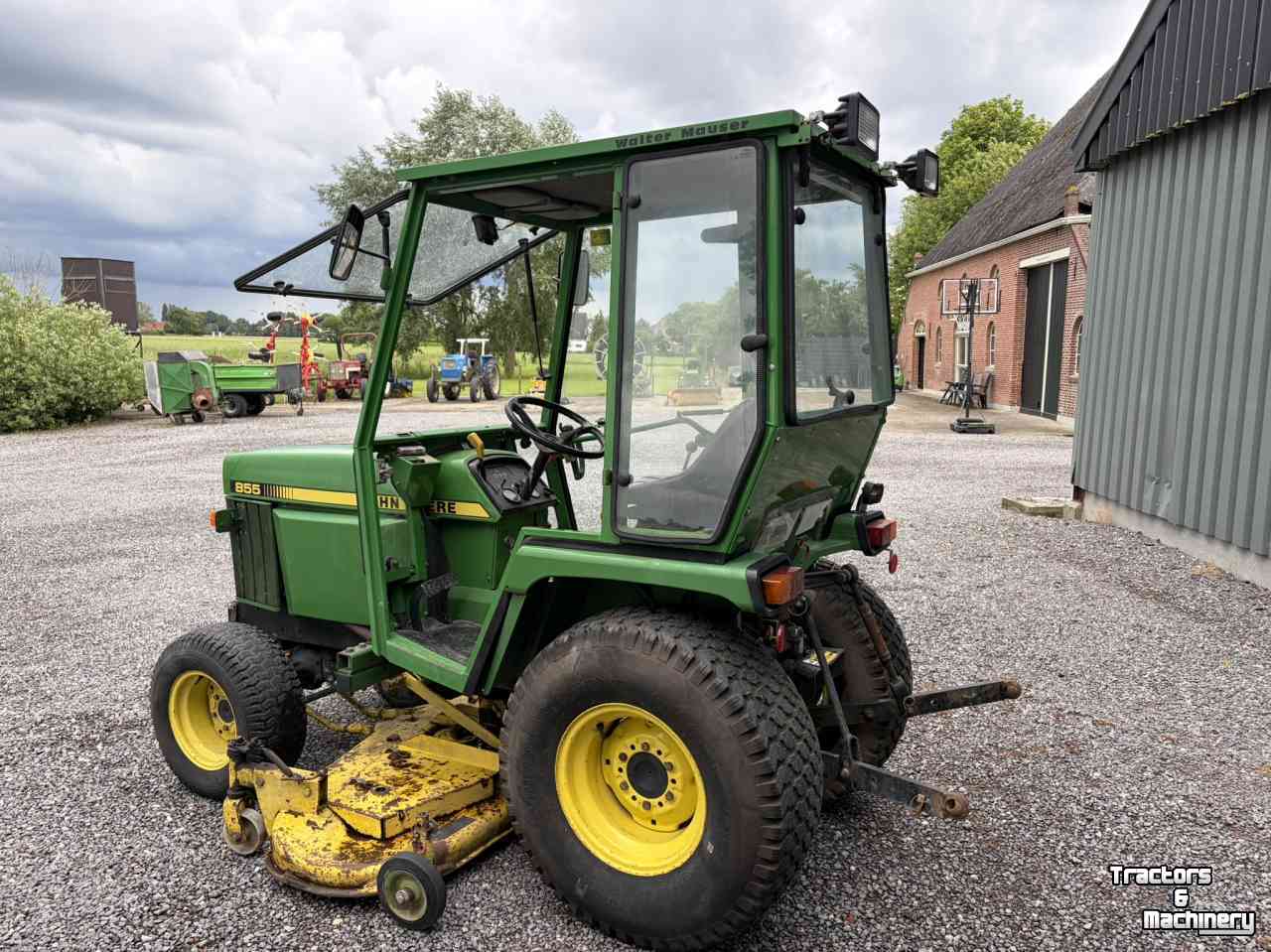 Compact tractor John Deere 855 Diesel met maaidek en cabine