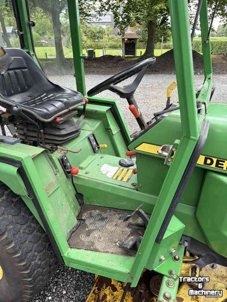 Compact tractor John Deere 855 Diesel met maaidek en cabine