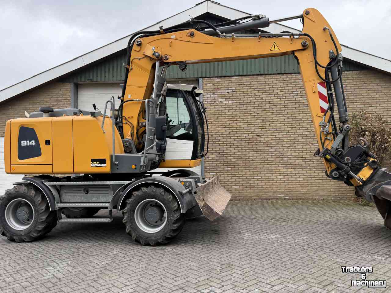 Graafmachine Liebherr A914 met Engcon draaikantelstuk