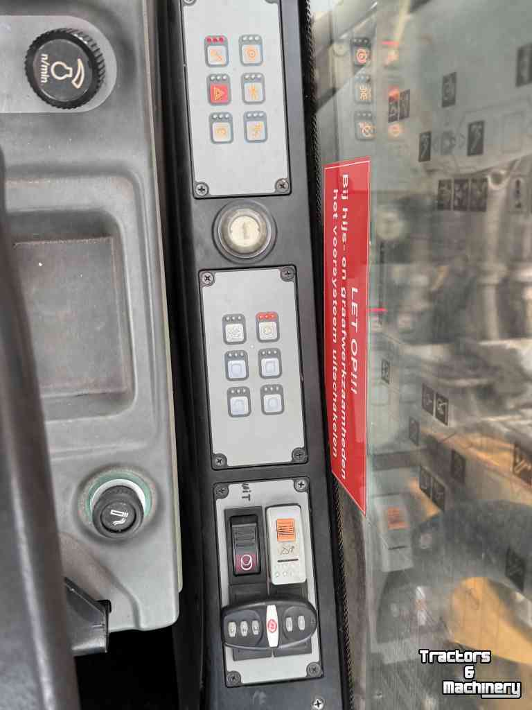 Graafmachine Liebherr A914 met Engcon draaikantelstuk