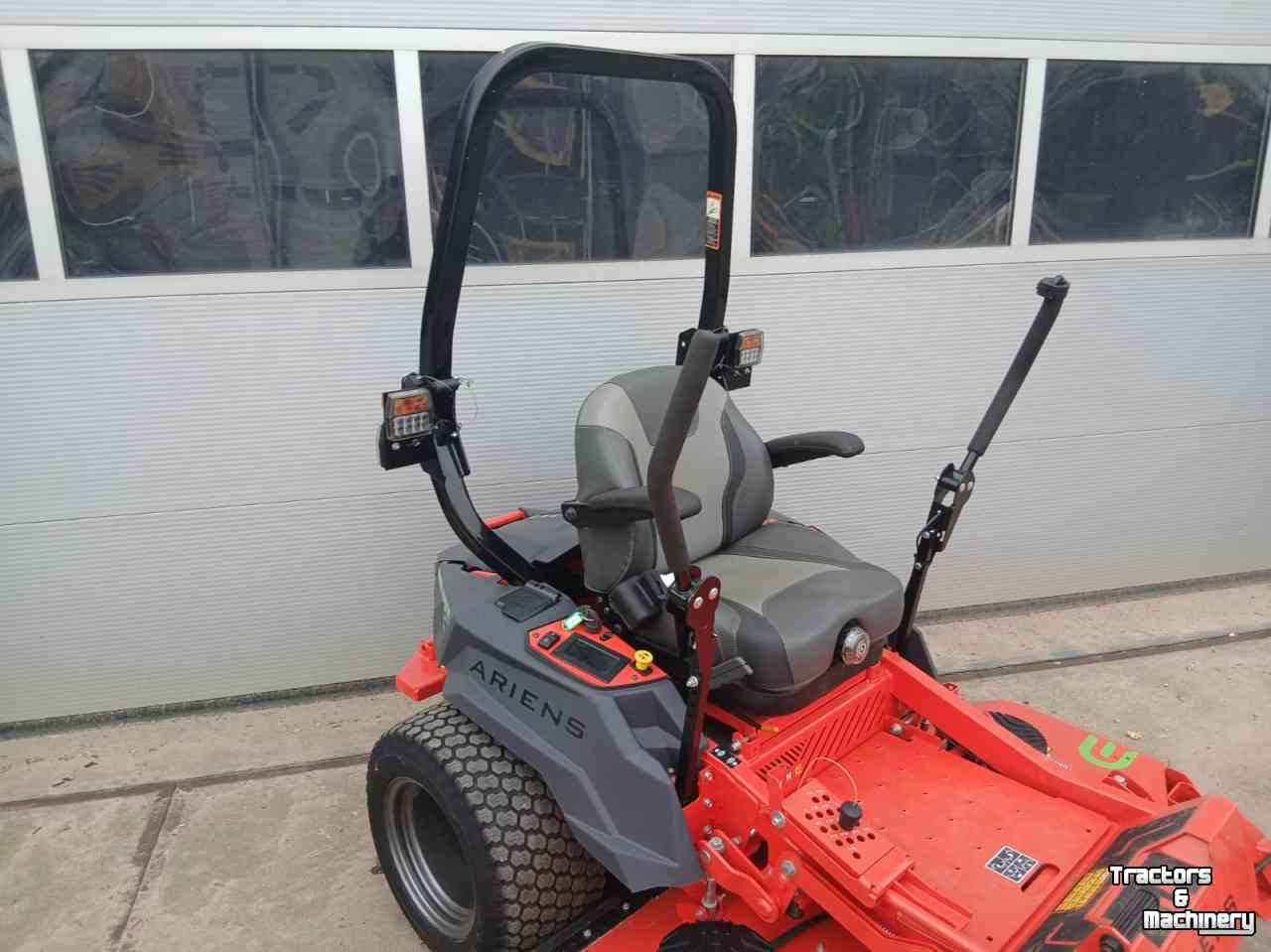 Zitmaaier Ariens Zenith  RD60 E  zeroturn maaier