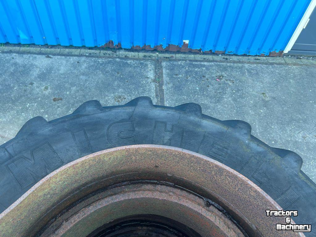 Wielen, Banden, Velgen & Afstandsringen Michelin Dubbelwiel passend aan 25 Inch velg+haak