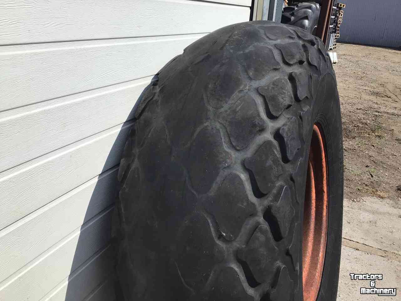 Wielen, Banden, Velgen & Afstandsringen Trelleborg 23.1-26 Tractor 409