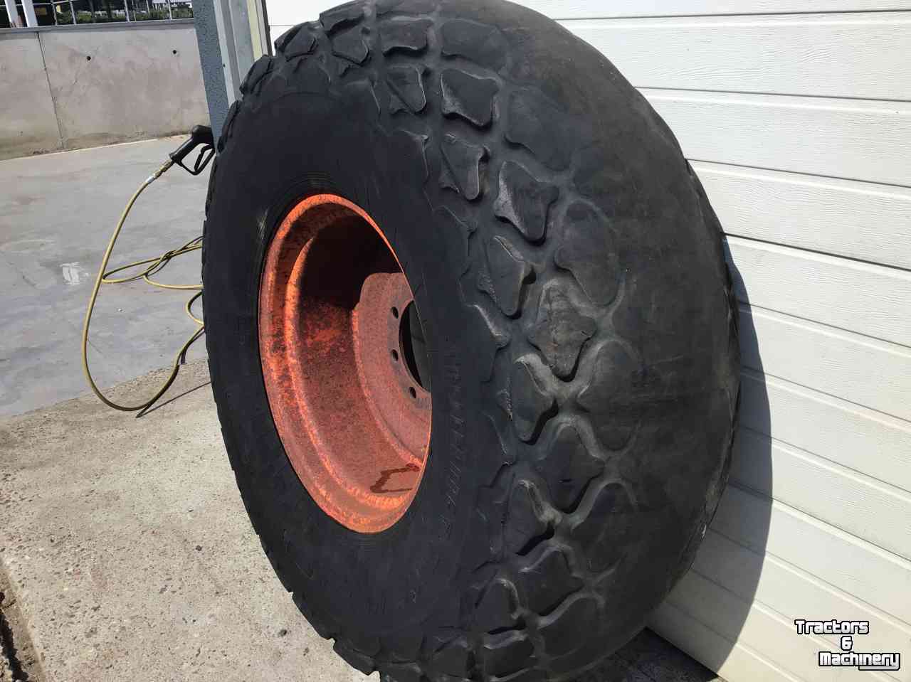Wielen, Banden, Velgen & Afstandsringen Trelleborg 23.1-26 Tractor 409