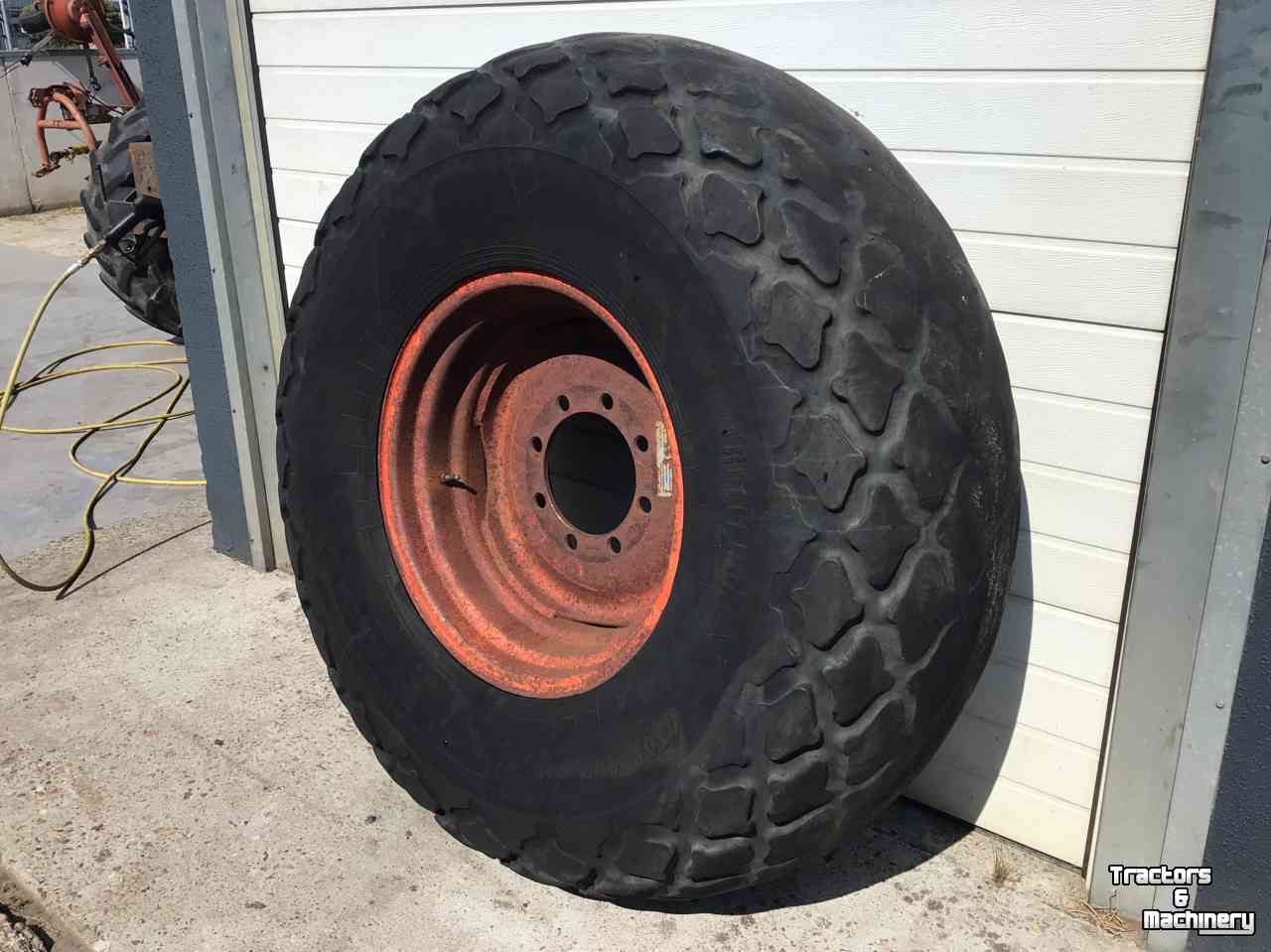 Wielen, Banden, Velgen & Afstandsringen Trelleborg 23.1-26 Tractor 409