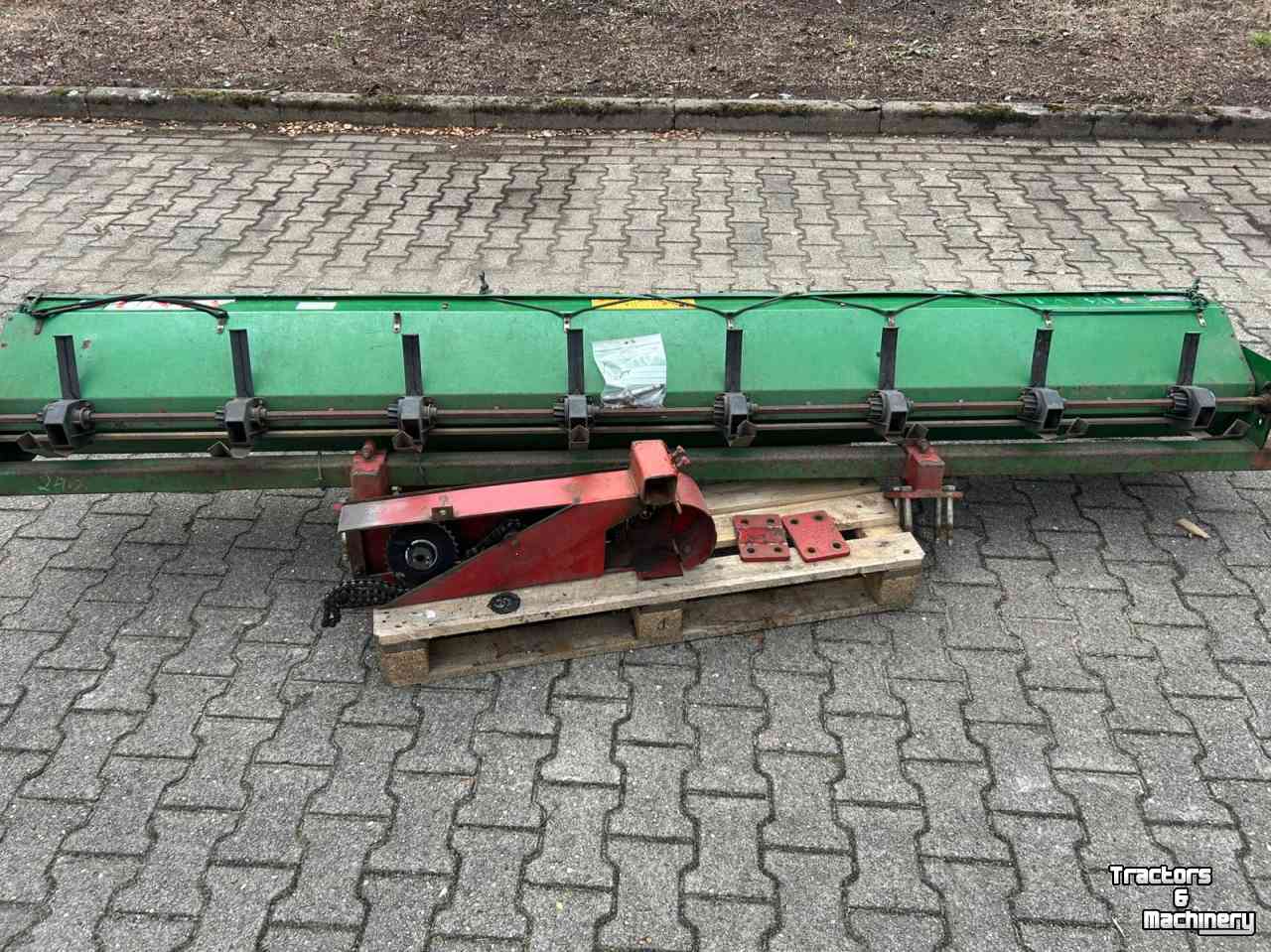 Zaaimachine Unia Zaaimachine 3 meter opbouw vleugelschaar cultivator