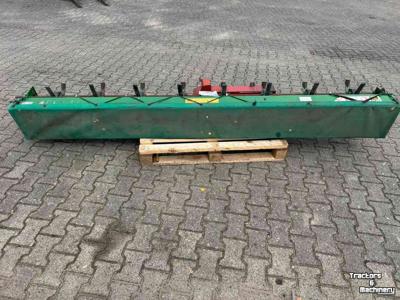 Zaaimachine Unia Zaaimachine 3 meter opbouw vleugelschaar cultivator