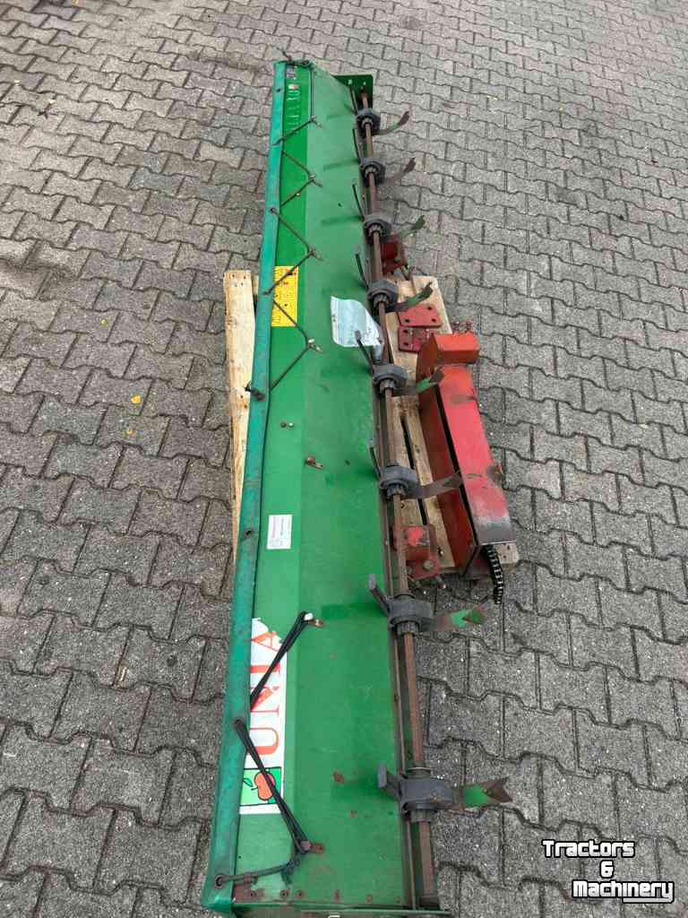 Zaaimachine Unia Zaaimachine 3 meter opbouw vleugelschaar cultivator