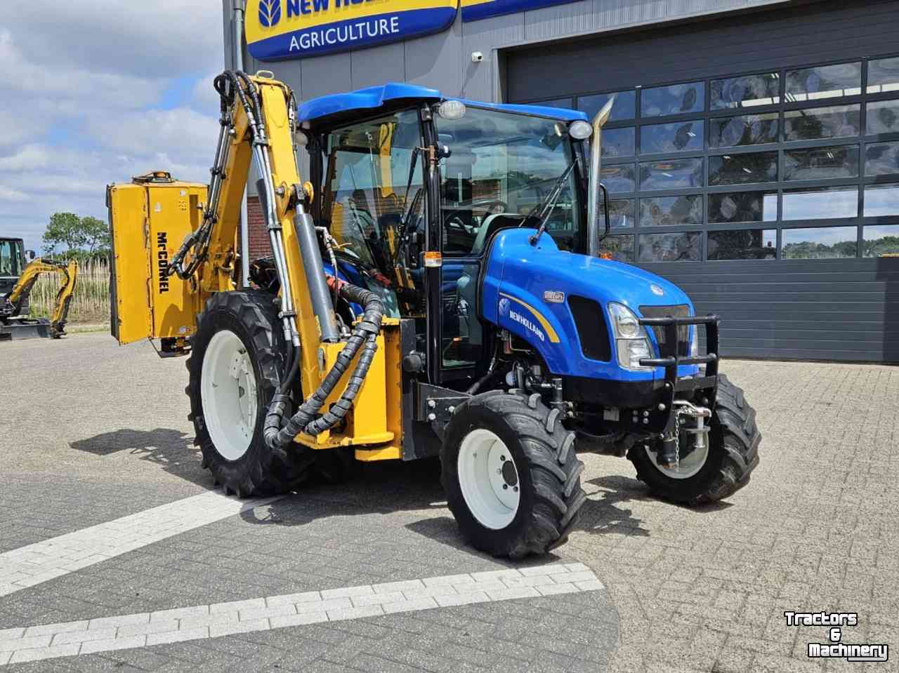 Compact tractor New Holland Boomer 3050 Comoact Tractor + Bos Maaiarm