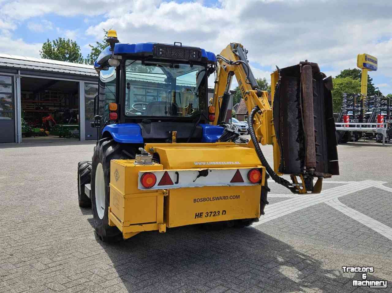 Compact tractor New Holland Boomer 3050 Comoact Tractor + Bos Maaiarm