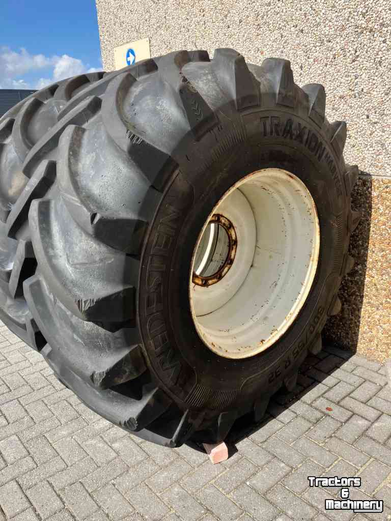 Wielen, Banden, Velgen & Afstandsringen Vredestein Set TRAXION HARVEST 800/65R32 compleet op Velg aansluiting 280/335/10gaats