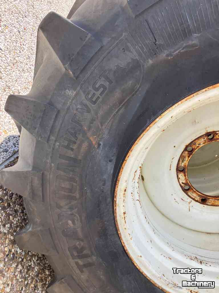 Wielen, Banden, Velgen & Afstandsringen Vredestein Set TRAXION HARVEST 800/65R32 compleet op Velg aansluiting 280/335/10gaats