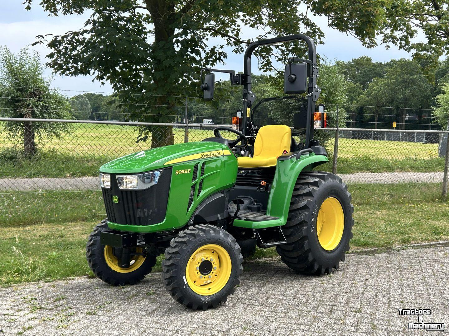 Smalspoor tractor John Deere 3038E