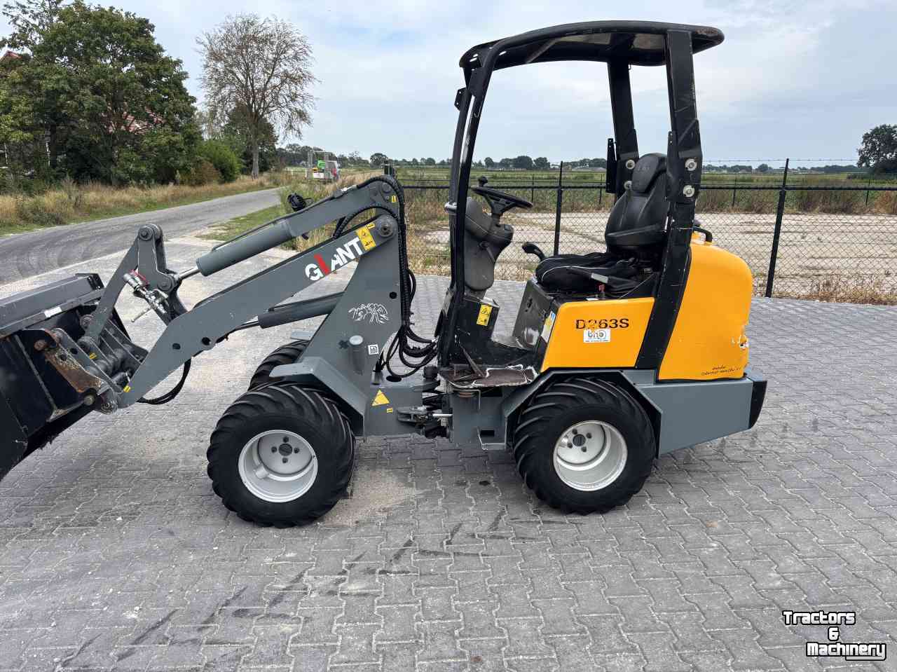 Shovel / Wiellader / Kniklader Giant D263S shovel