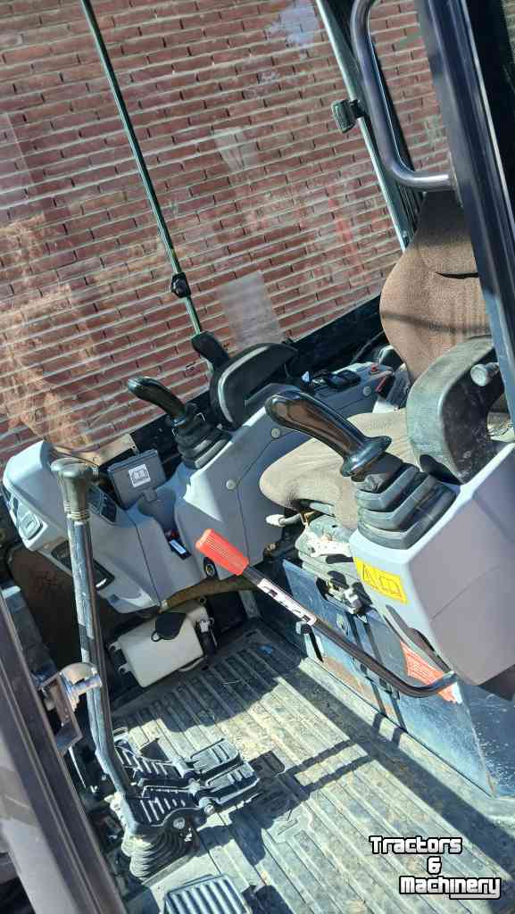 Mini-graver / Mini-graafmachine Kubota Kx 27-4