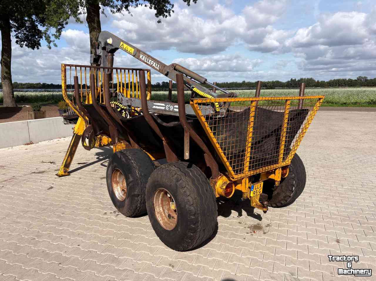 Bomenuitrijwagen  Källefall 6.3