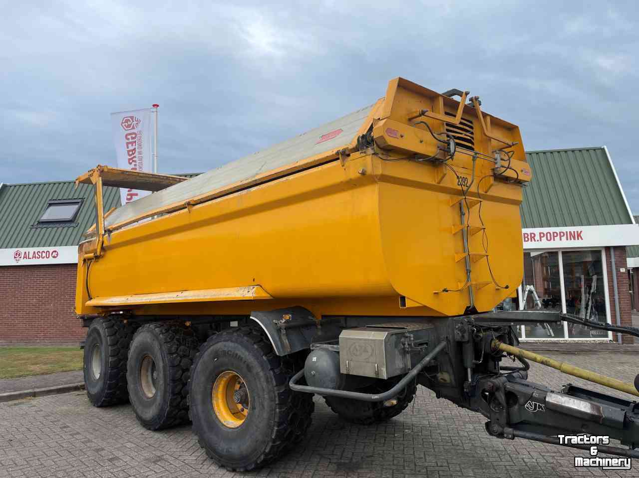 Gronddumper / Zandkipper / Grondverzetkipwagen / Dumper AJK ZLK-330