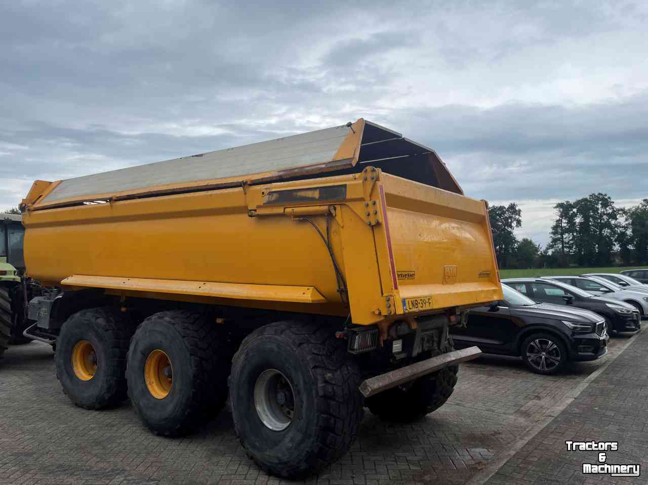 Gronddumper / Zandkipper / Grondverzetkipwagen / Dumper AJK ZLK-330