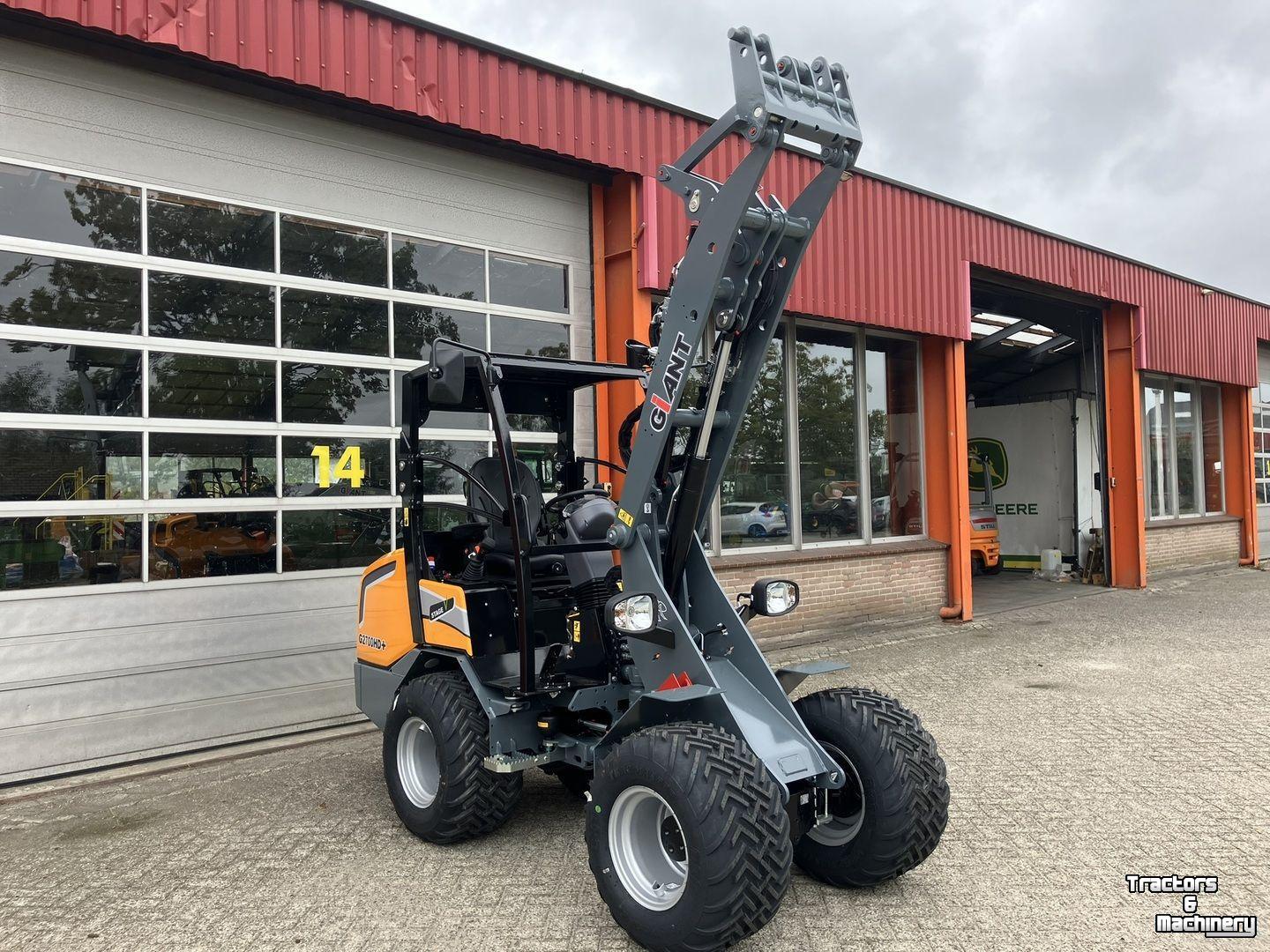 Shovel / Wiellader / Kniklader Giant G2700 HD+