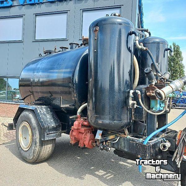 Mestpomp  Pomptankwagen met compressor - en Doda pomp
