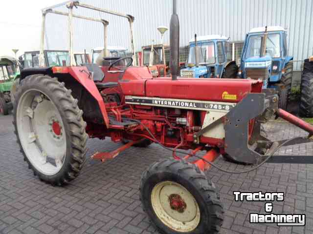 Traktoren International 745 s