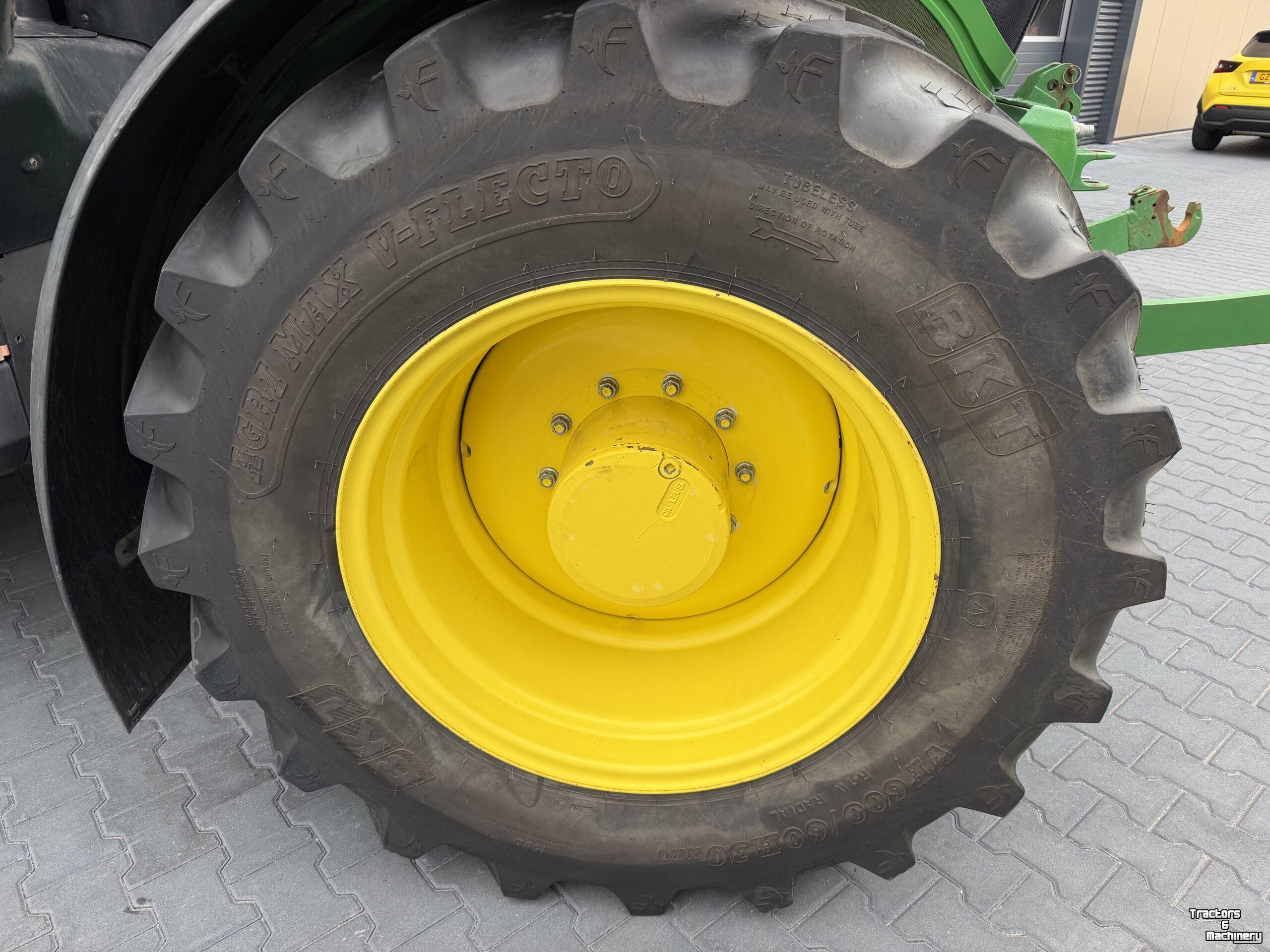 Tractor / Trekker John Deere 6215R