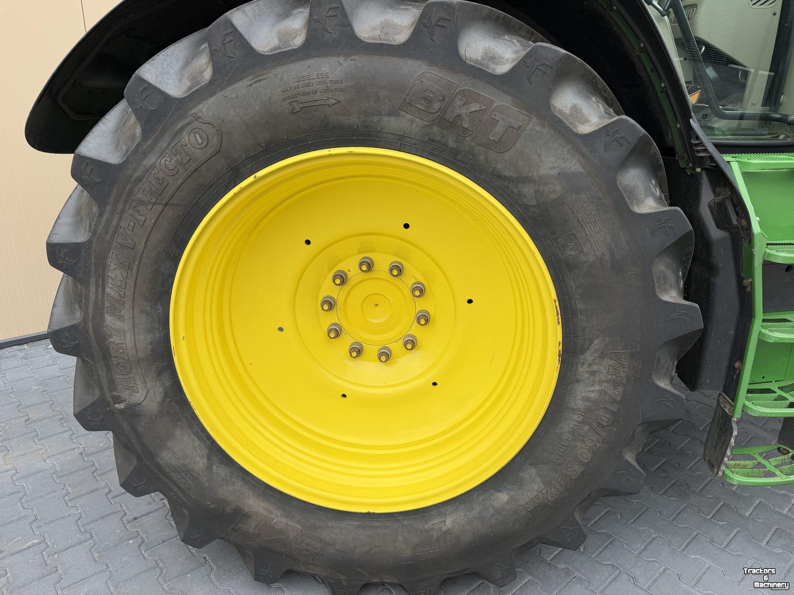 Tractor / Trekker John Deere 6215R