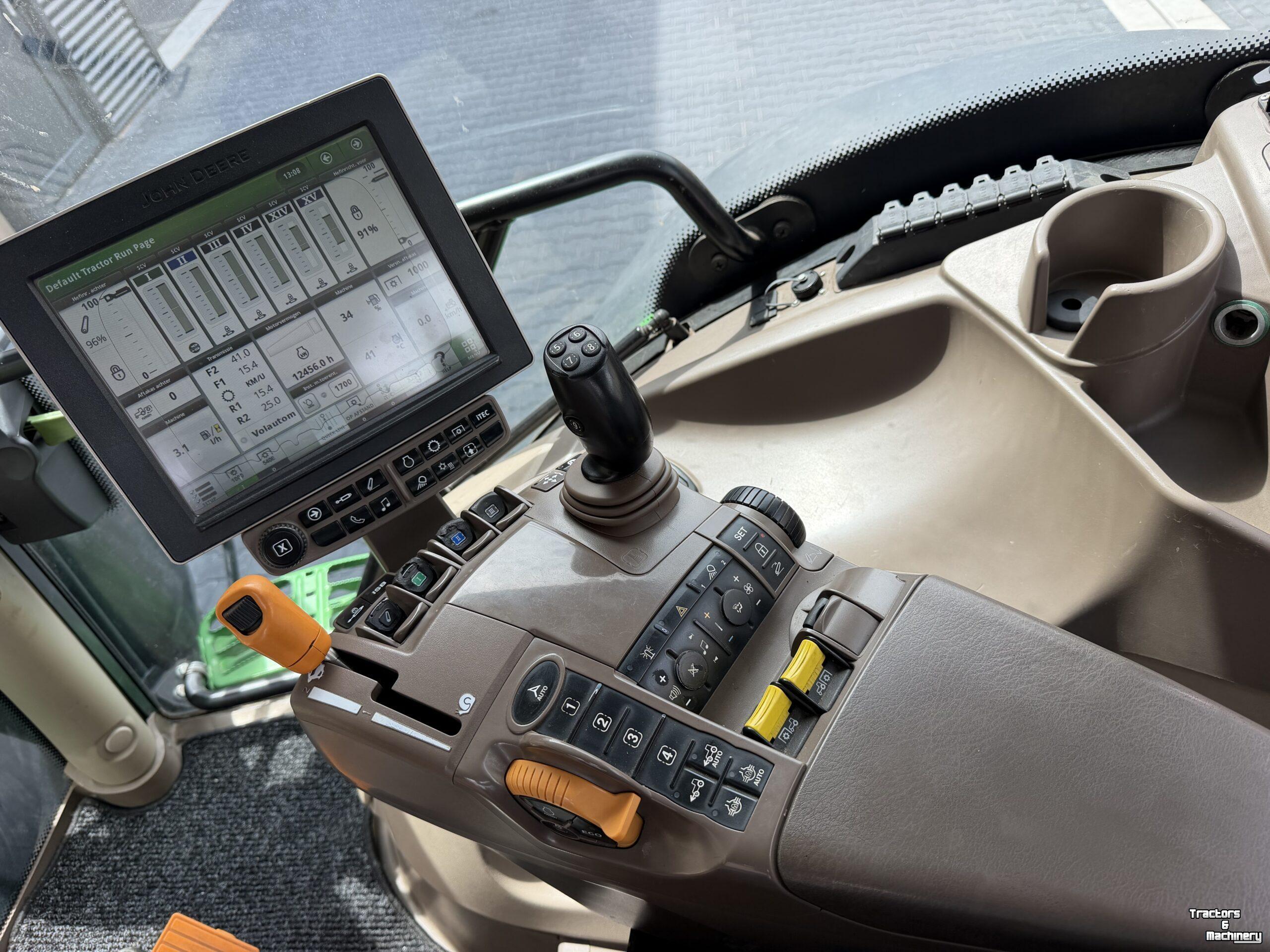 Tractor / Trekker John Deere 6215R