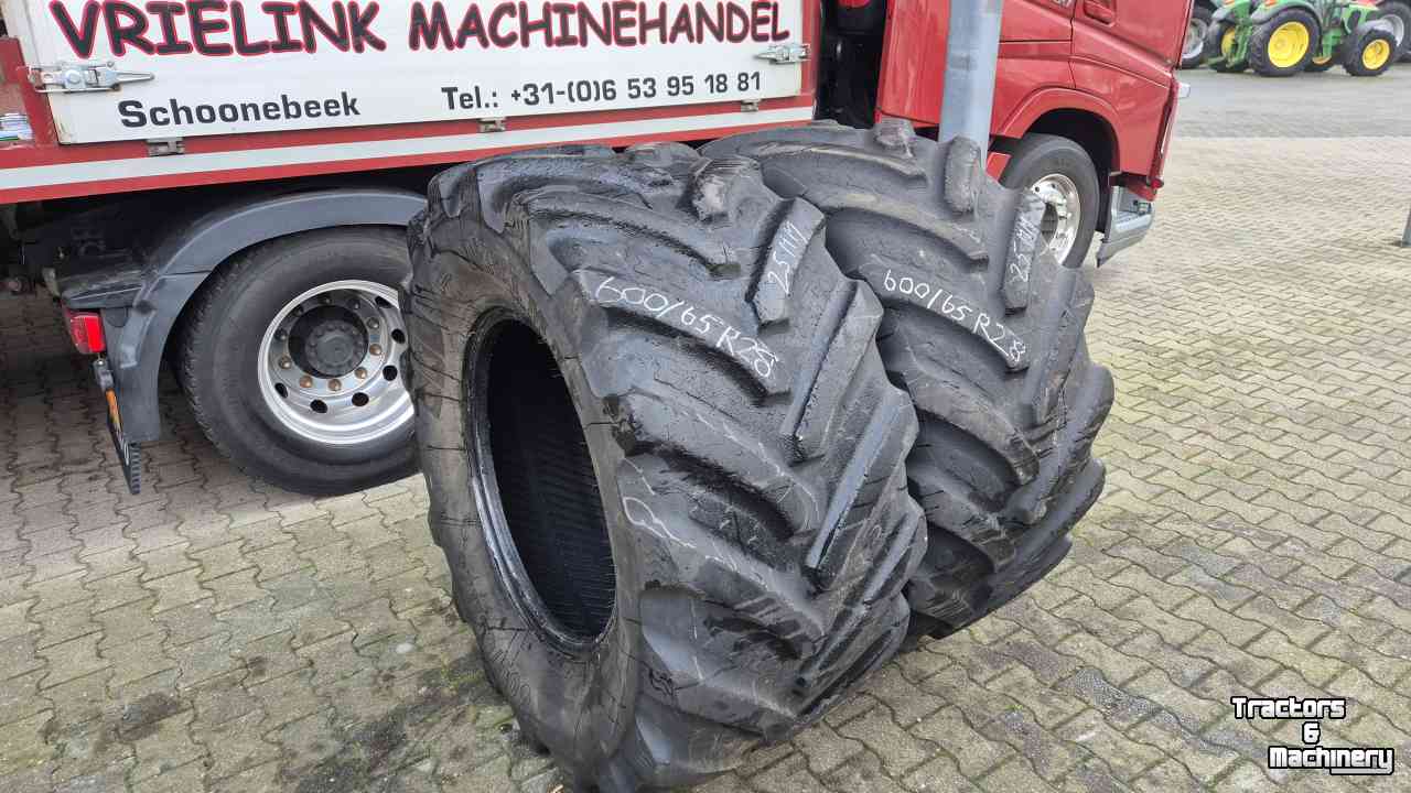 Wielen, Banden, Velgen & Afstandsringen BKT 600/65R28 Agrimax RT657 25mm