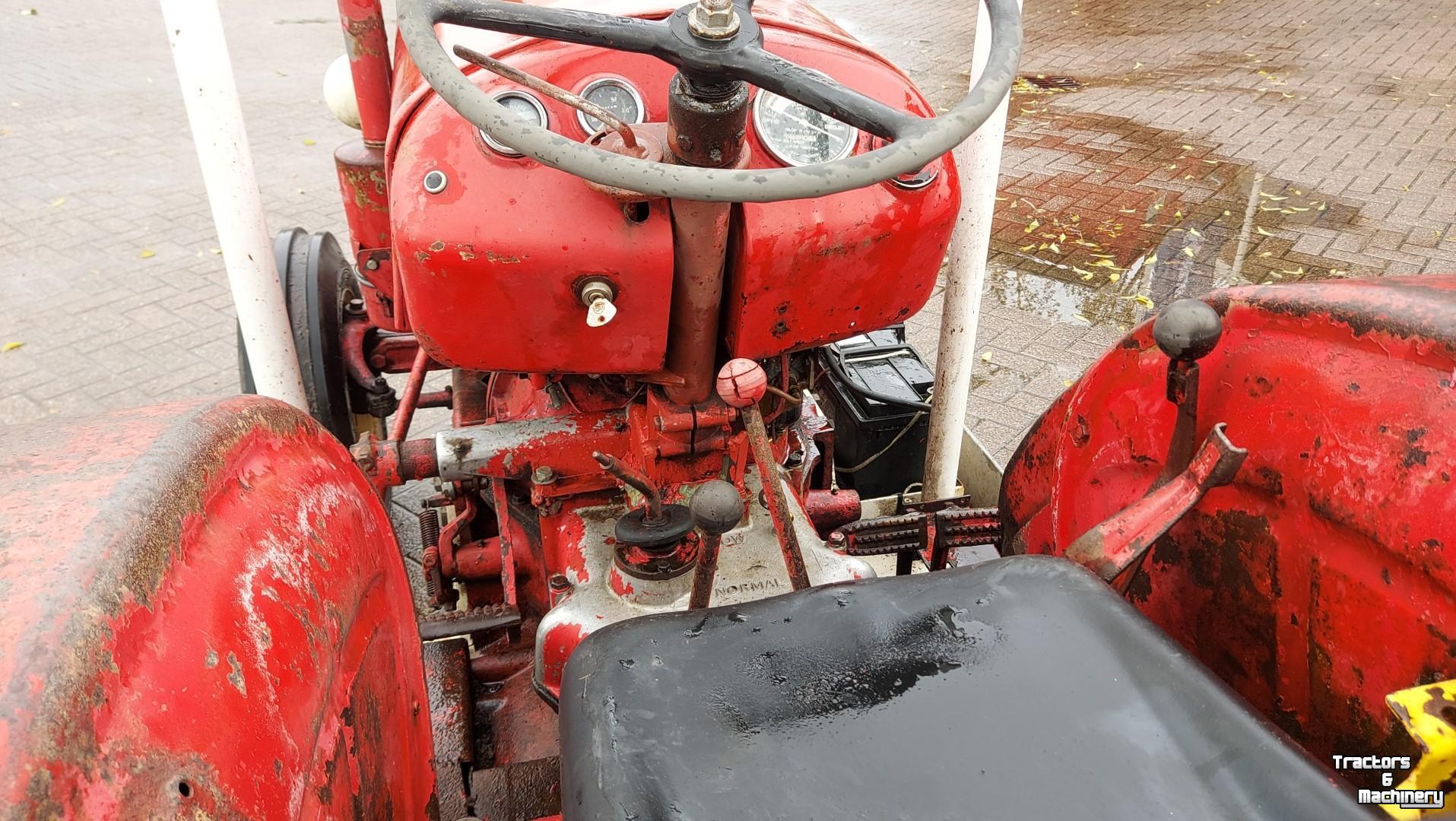 Tractor / Trekker David Brown 880