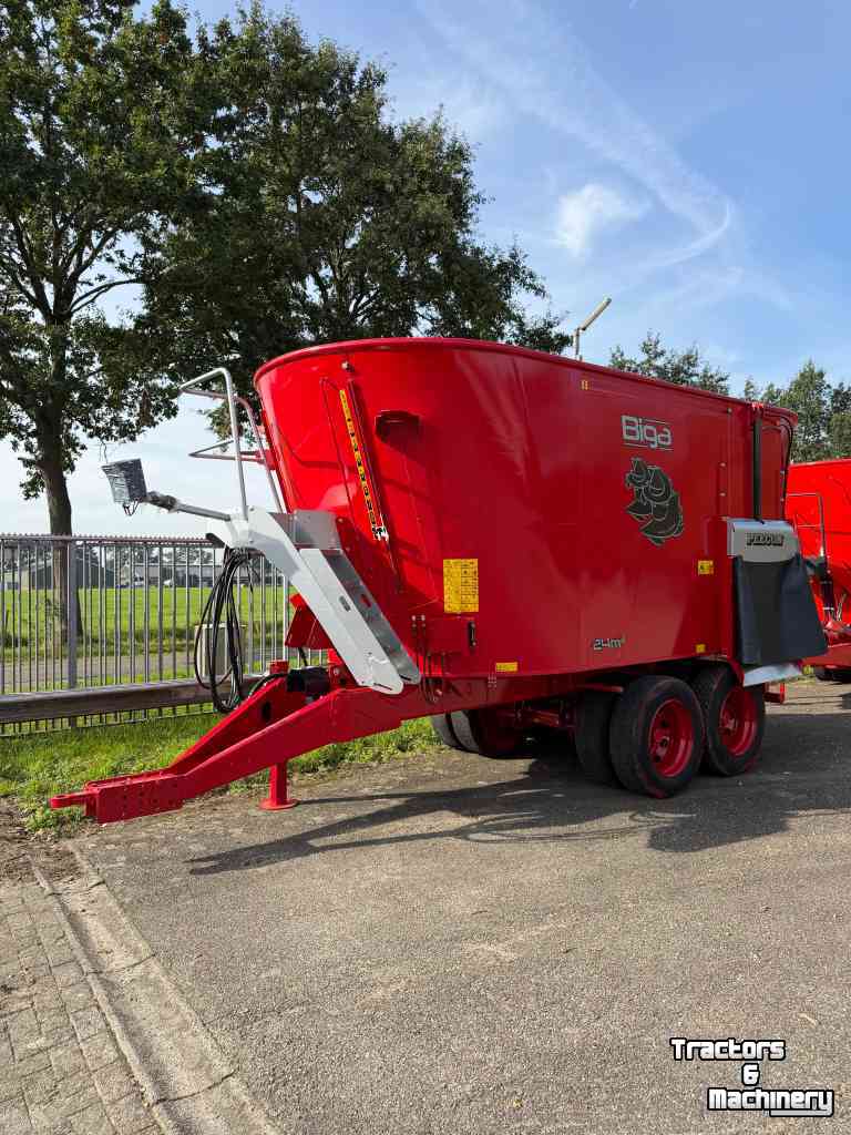 Voermengwagen Peecon 24-230s