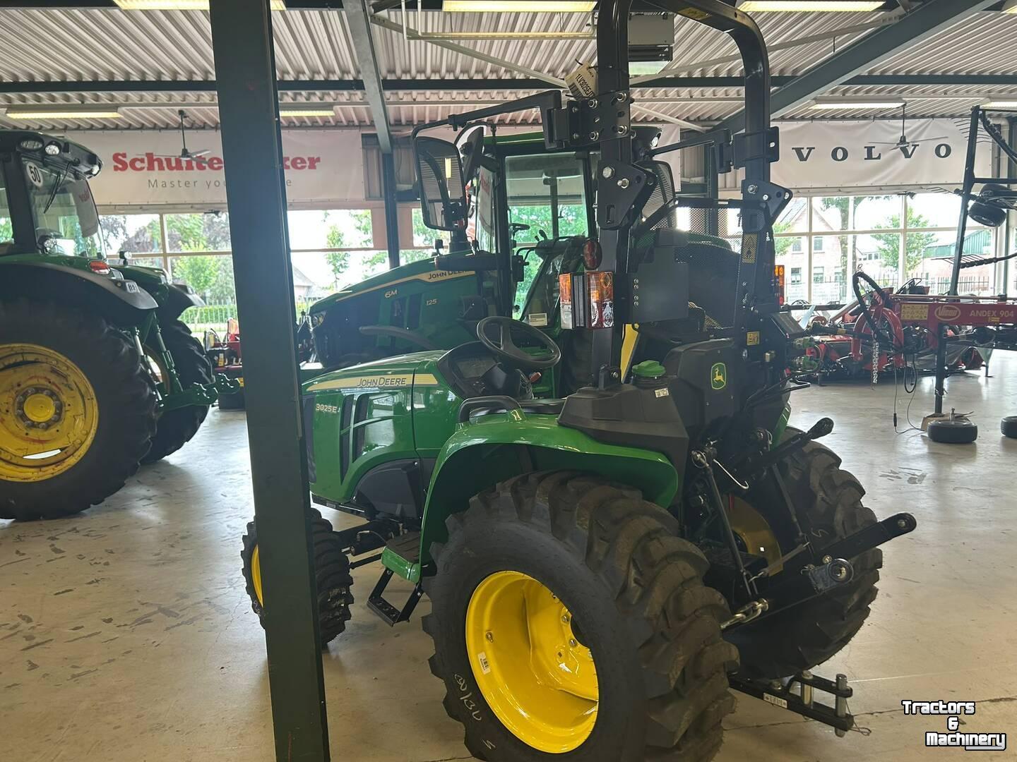 Smalspoor tractor John Deere 3025E