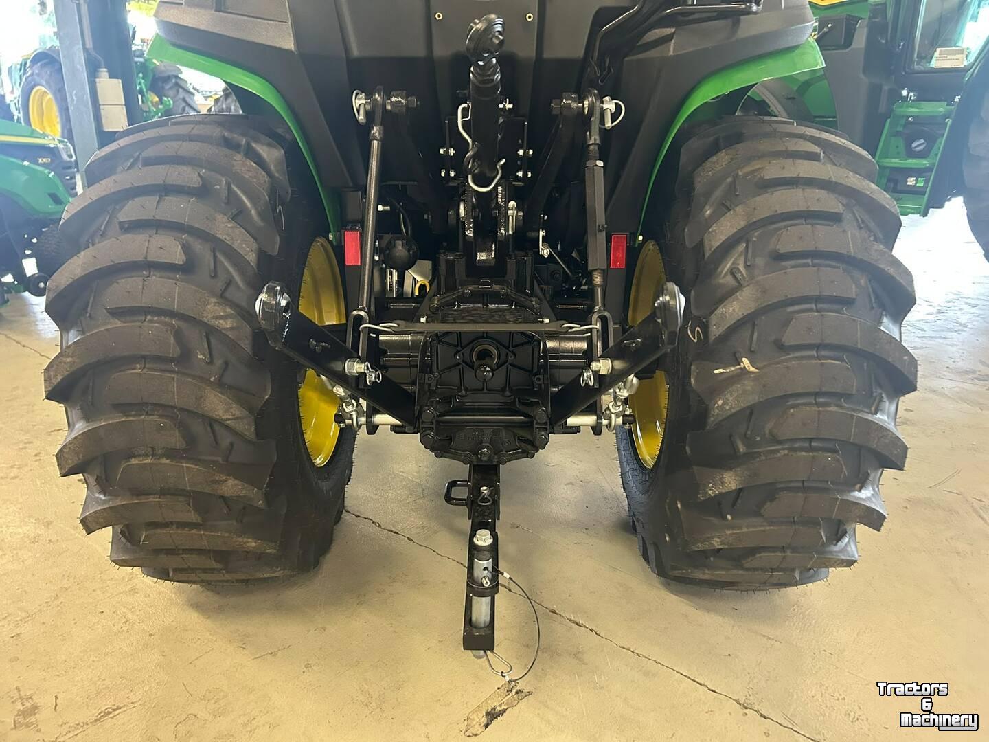 Smalspoor tractor John Deere 3025E