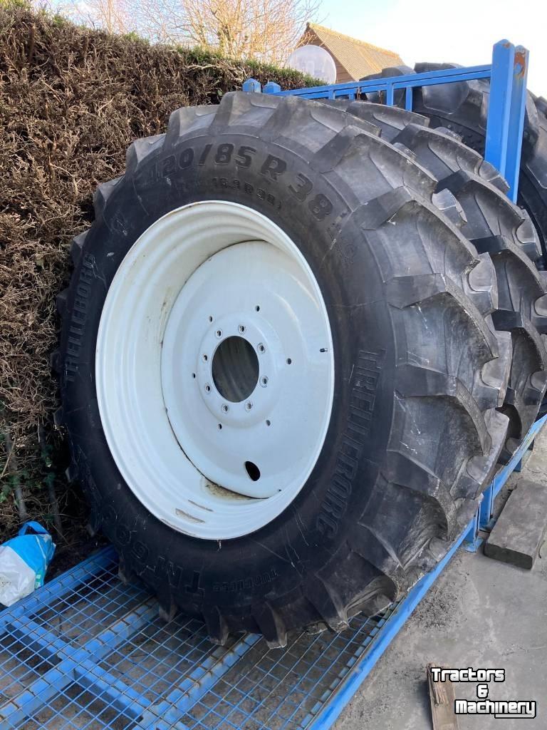 Wielen, Banden, Velgen & Afstandsringen Trelleborg 420/85R38 en 340/85R28