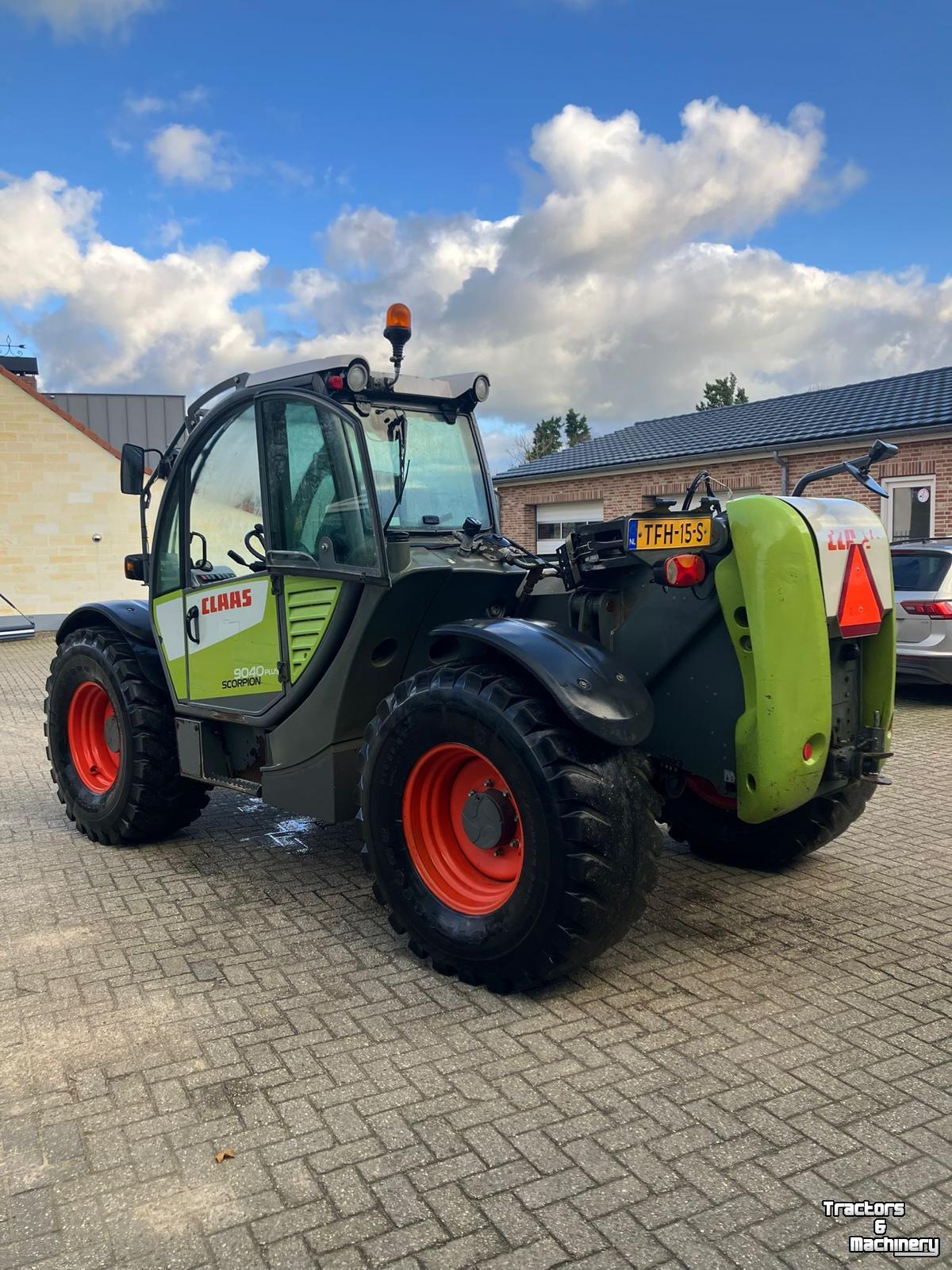 Verreiker Claas Scorpion 9040