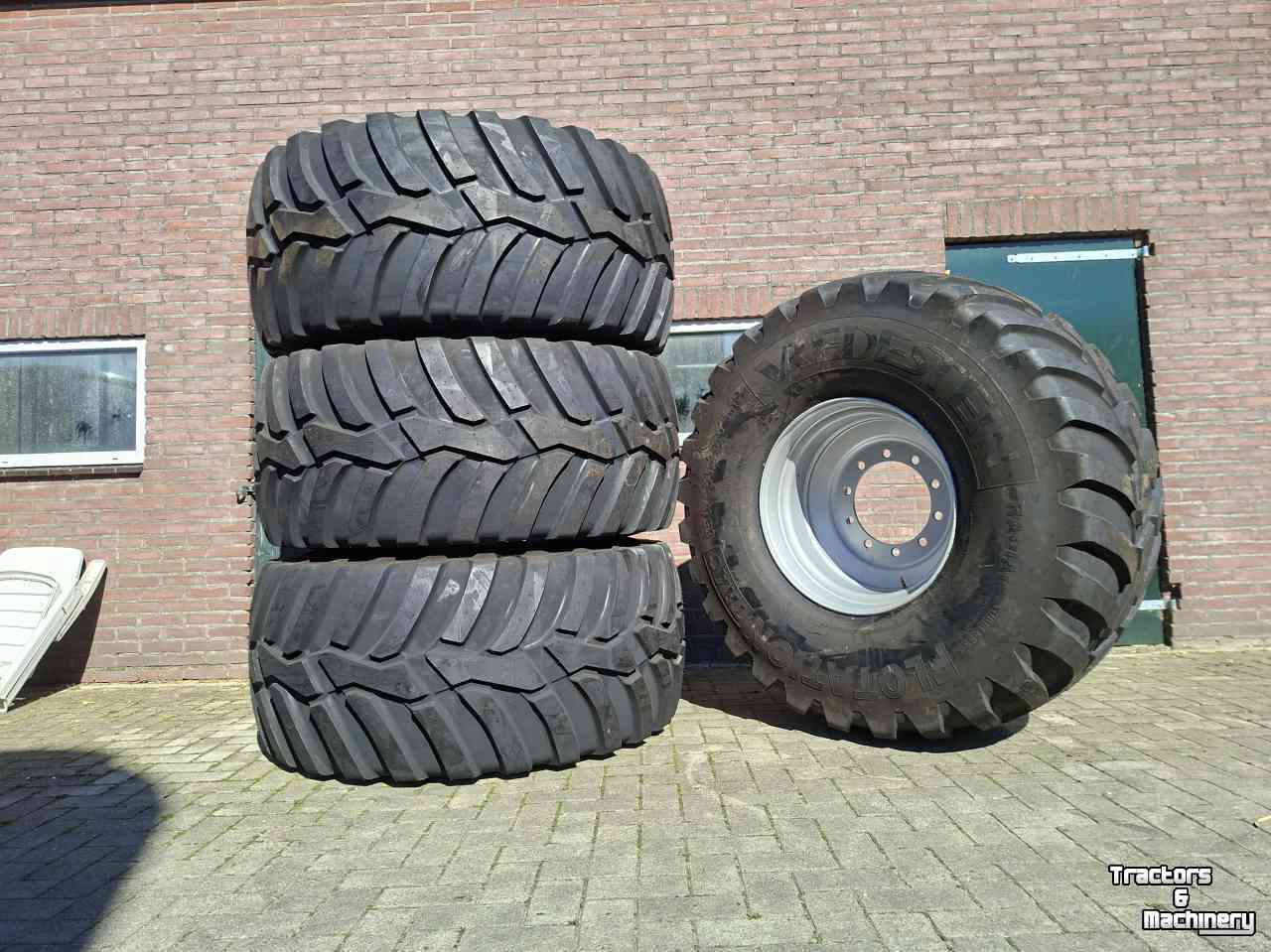 Wielen, Banden, Velgen & Afstandsringen Vredestein Nieuwe Vredestein Flotation trac 650/65R26.5 kipper/kieper/dumper banden op velg 650/55R26.5