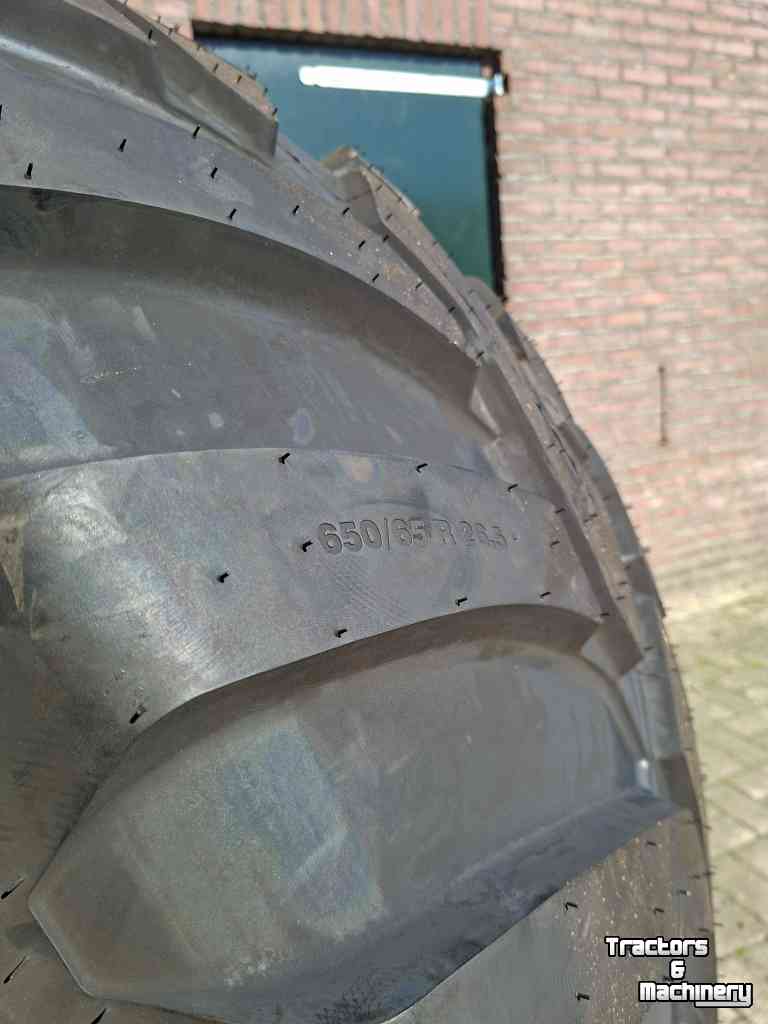 Wielen, Banden, Velgen & Afstandsringen Vredestein Nieuwe Vredestein Flotation trac 650/65R26.5 kipper/kieper/dumper banden op velg 650/55R26.5