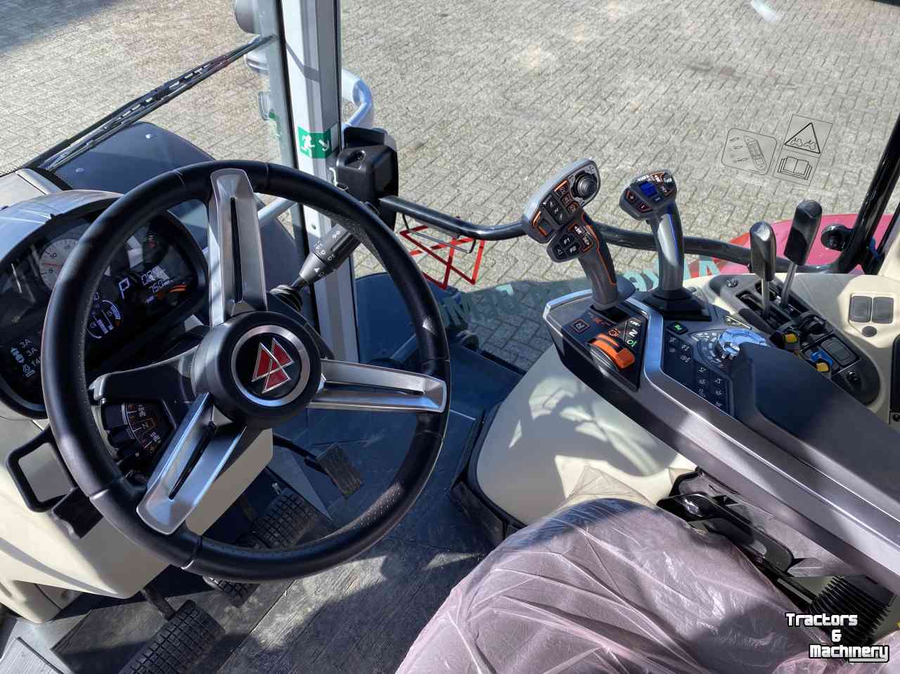 Tractor / Trekker Massey Ferguson 6s.135 Dyna6 Efficient