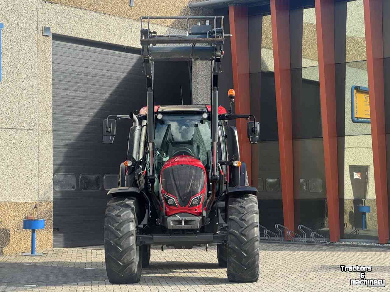 Tractor / Trekker Valtra N 134Active Hitech vol geveerd lucht Frontlader Manip 120  3692u