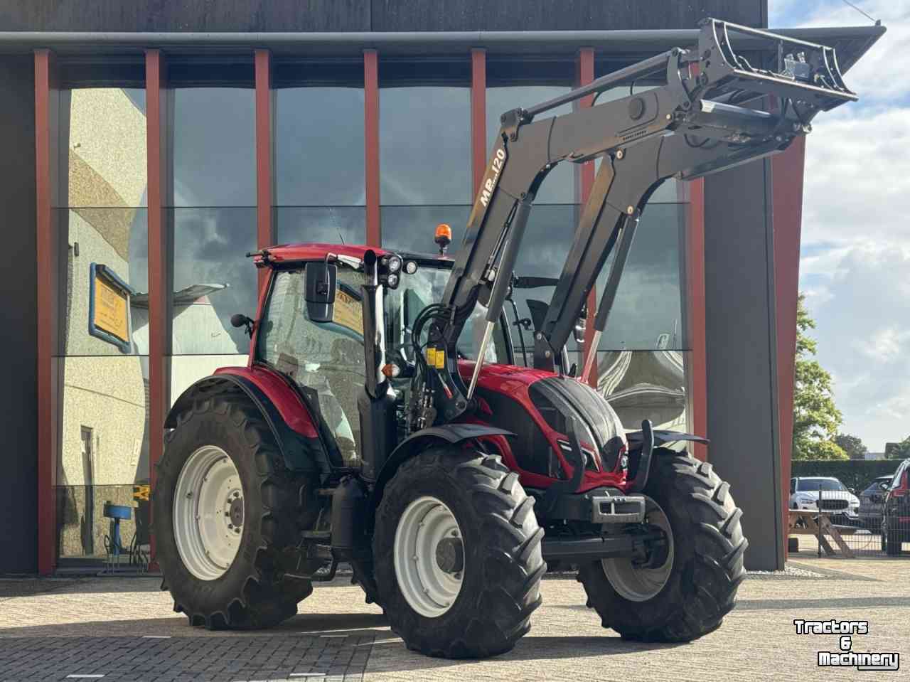 Tractor / Trekker Valtra N 134Active Hitech vol geveerd lucht Frontlader Manip 120  3692u