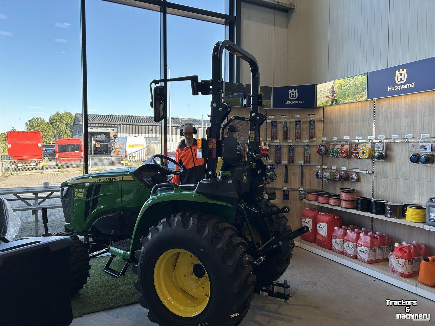 Smalspoor tractor John Deere 3038E
