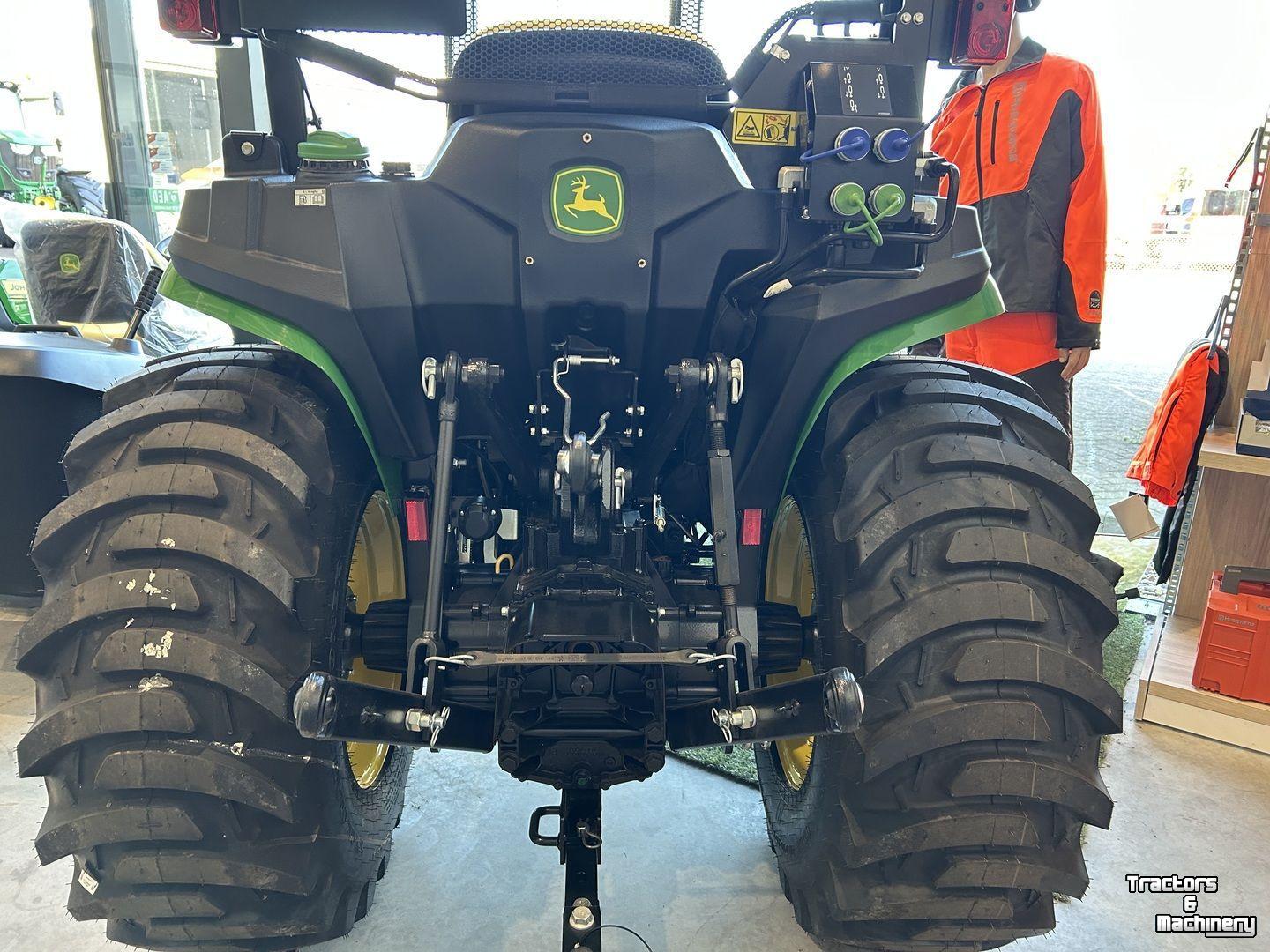 Smalspoor tractor John Deere 3038E
